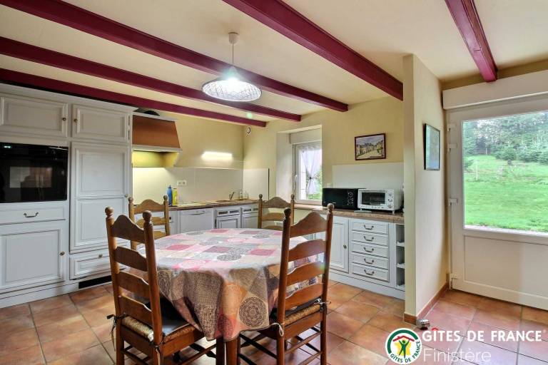 Gite with barbecue, garden & patio — photo 4