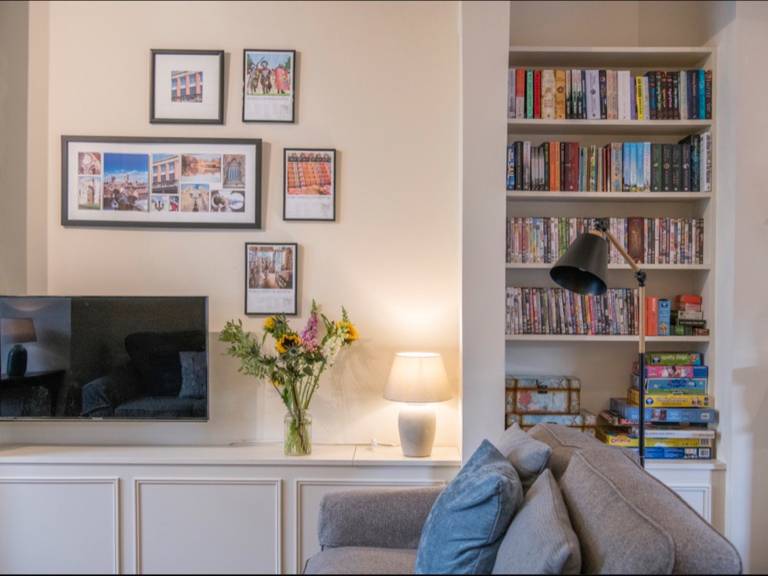 Family-oriented cottage with garden | Next to Shambles | River view | Pets allowed — photo 2