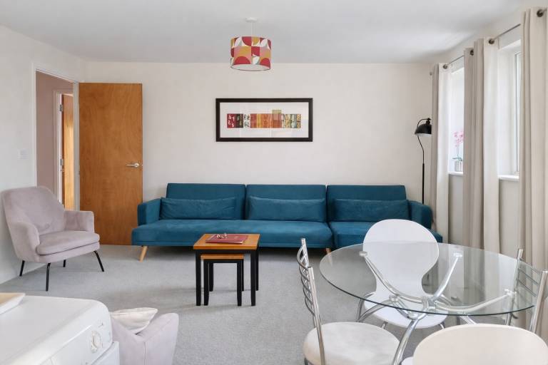 Modern 2 Bedroom Apartment in popular Jericho