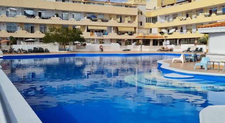 Fully equipped holiday apartment with patio & pool | Pets allowed — photo 2