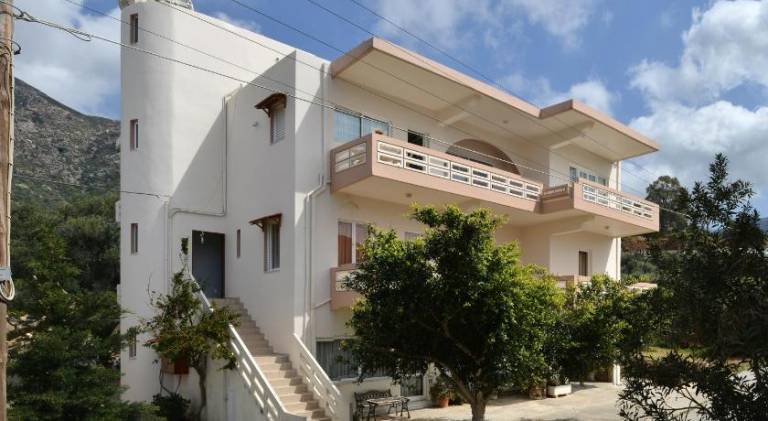 Pleasant holiday apartment with terrace & garden | Close to the beach | Pets are welcome in Kissamos