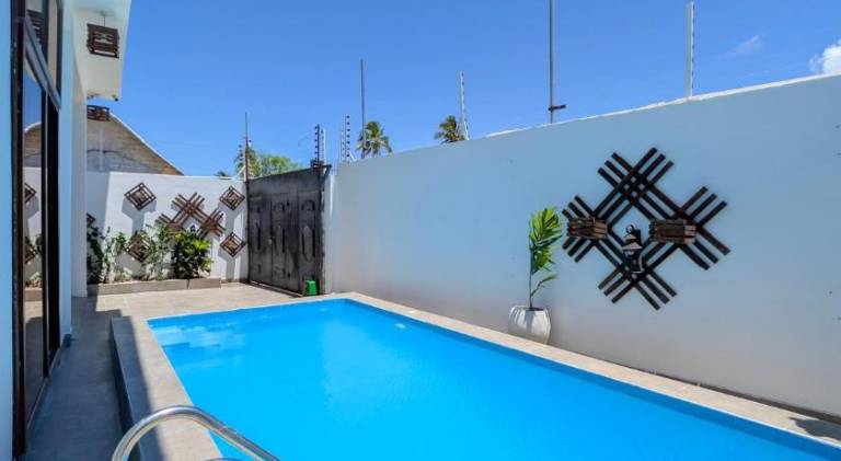 Villa with pool — photo 5