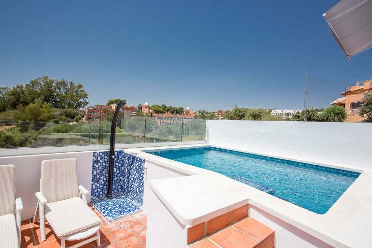 Holiday apartment with terrace, garden & BBQ in Marbella