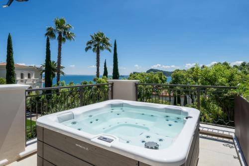Apartment with jacuzzi, patio & private pool | Next to the beach | Pet-friendly — photo 2