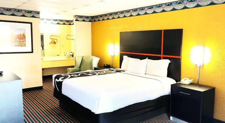 Rodeway Inn — photo 2