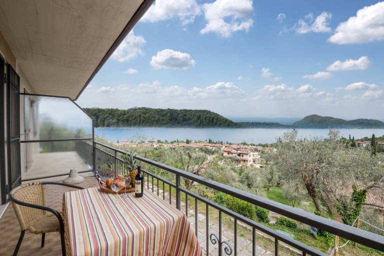Beautiful apartment with patio, barbeque & jacuzzi | City view | Pet-friendly — photo 2