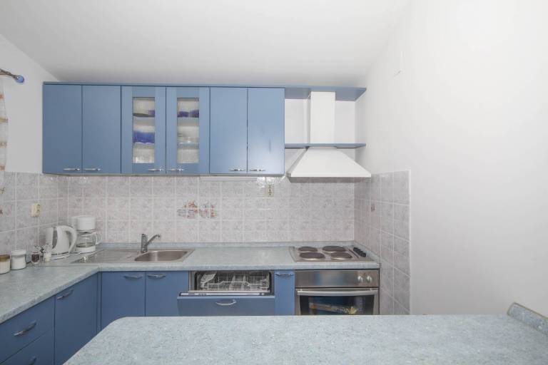 Holiday apartment with terrace, BBQ & garden — photo 5