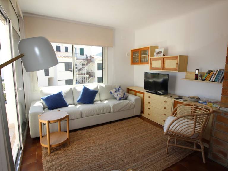 Rental apartment with 2 rooms for 5 persons — photo 4