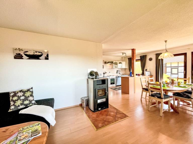 Family-friendly rental apartment with yard & patio | Pets allowed — photo 3