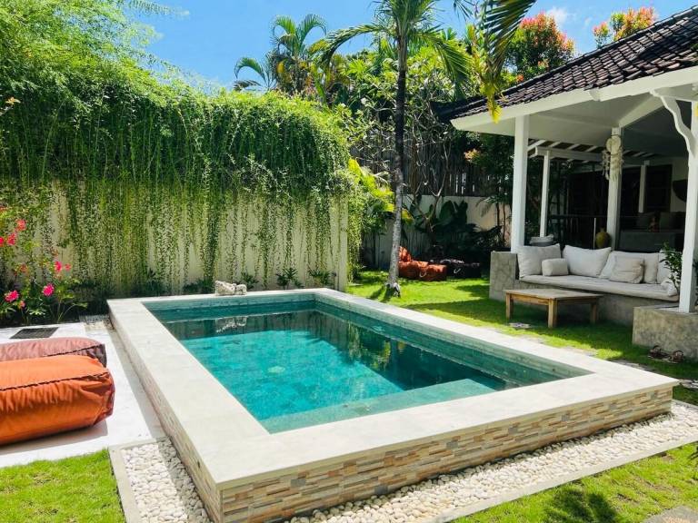 Luxury-Modern 4 Bedroom Villa Central Seminyak in Kuta