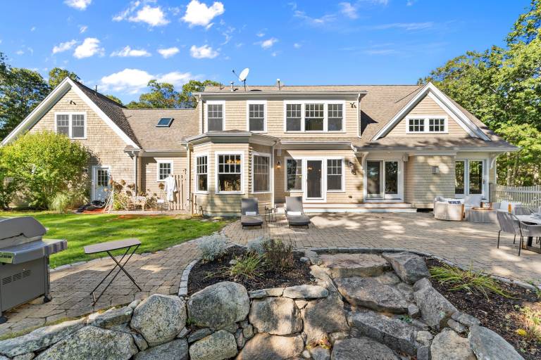 House  Hatchville
