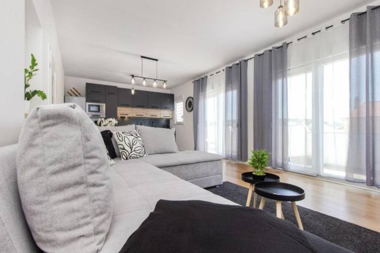Two bedroom apartment with terrace Trogir (A-25365-a) — photo 5