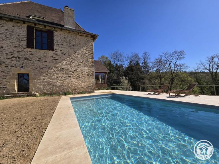 Gite with yard, private pool & patio in Limoges