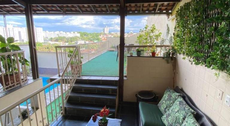 House with pool — photo 3
