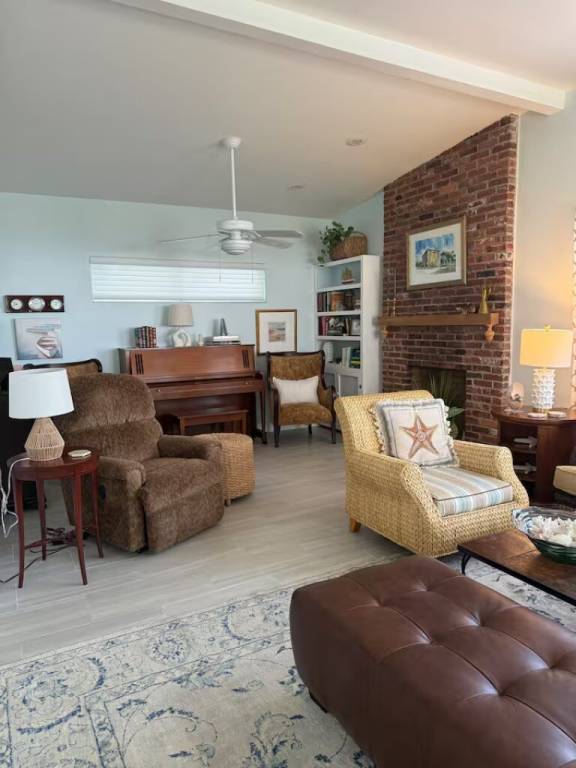 House with patio & garden | Water view — photo 3