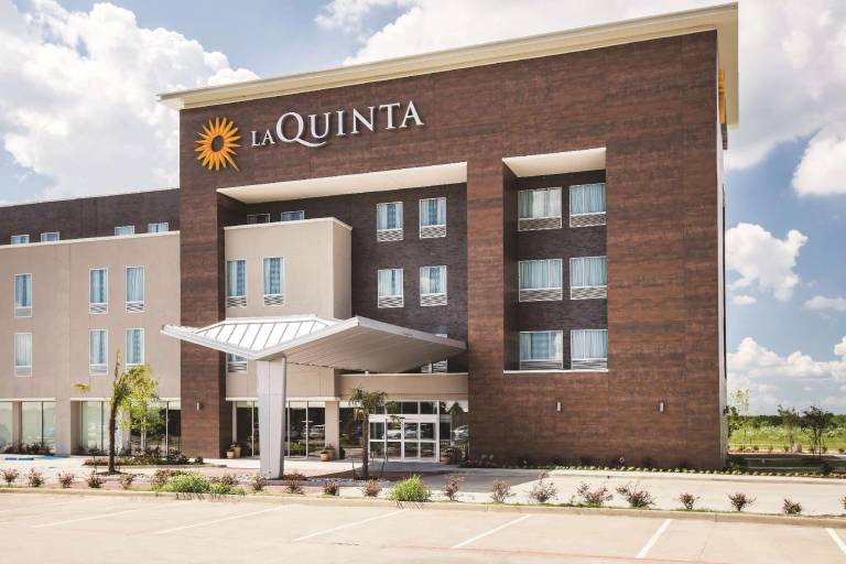 La Quinta Inn & Suites by Wyndham Dallas Plano - The Colony in The Colony, TX