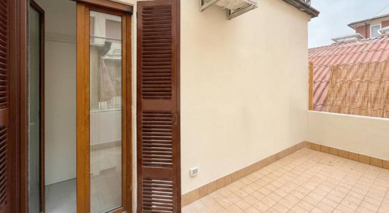 Apartment with patio — photo 4