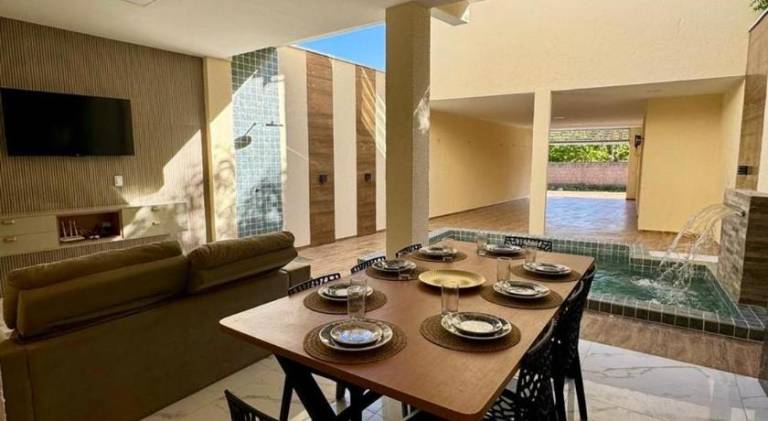 Vacation home with pool — photo 2