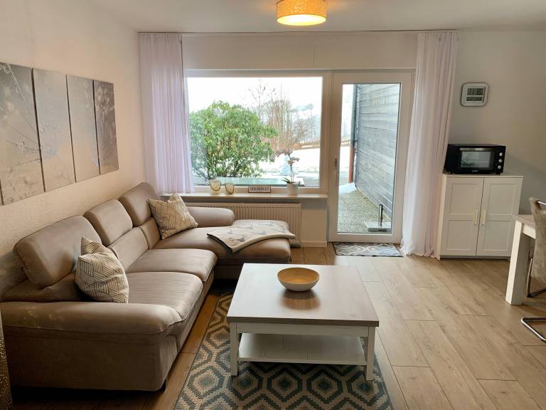 Apartment with yard & patio — photo 2