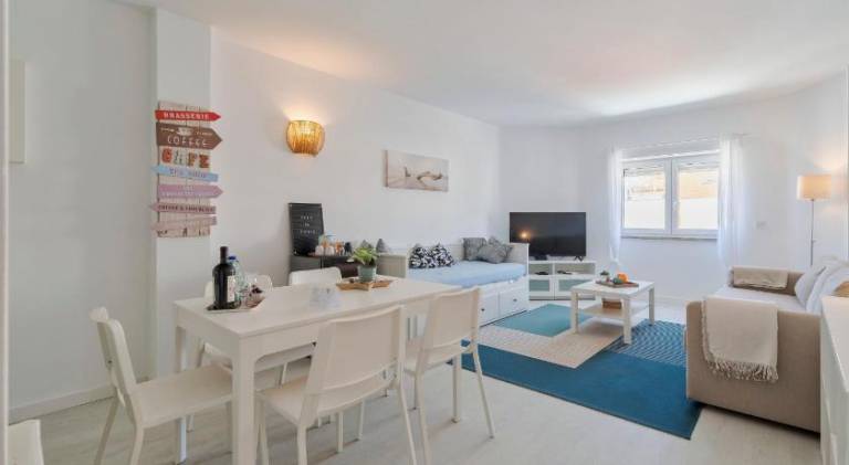 Pleasant apartment with terrace | Next to the beach | Pets are welcome in Almada