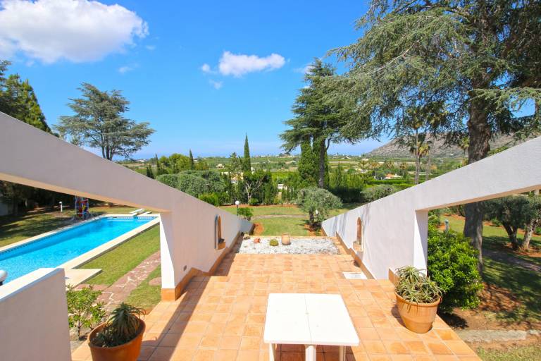 Villa with private pool, yard & grill — photo 2