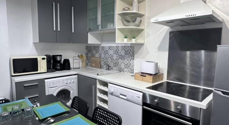 Rental apartment with yard & patio | Pets allowed — photo 3