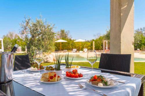Tenuta degli Ulivi Roca Exclusive Deluxe Villa with Pool Sleeps 16 — photo 3