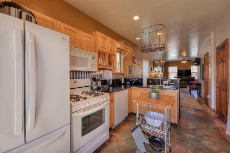 House with jacuzzi, terrace & BBQ | Pets are welcome — photo 3