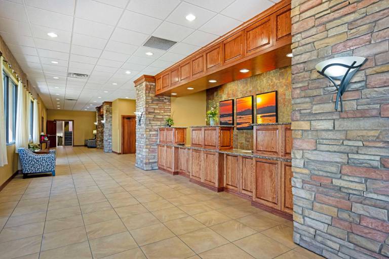 Best Western Plus Mid Nebraska Inn & Suites — photo 4