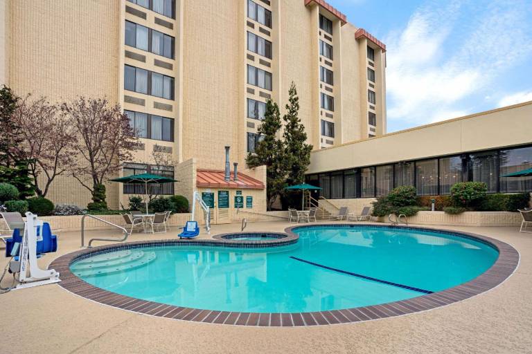 La Quinta Inn & Suites by Wyndham Tacoma - Seattle — photo 3