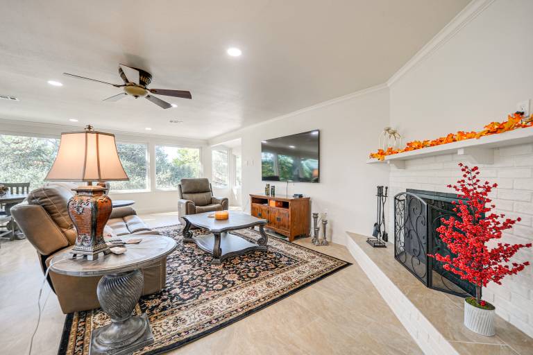 Panoramic Lake Views! Elegant Marble Falls Home — photo 5