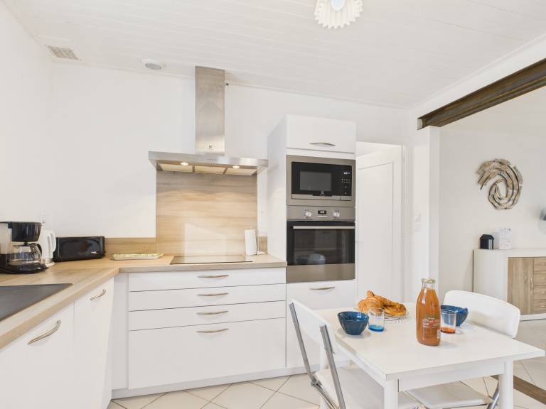 Spacious house with yard & patio | Close to the beach | Pets are welcome — photo 4