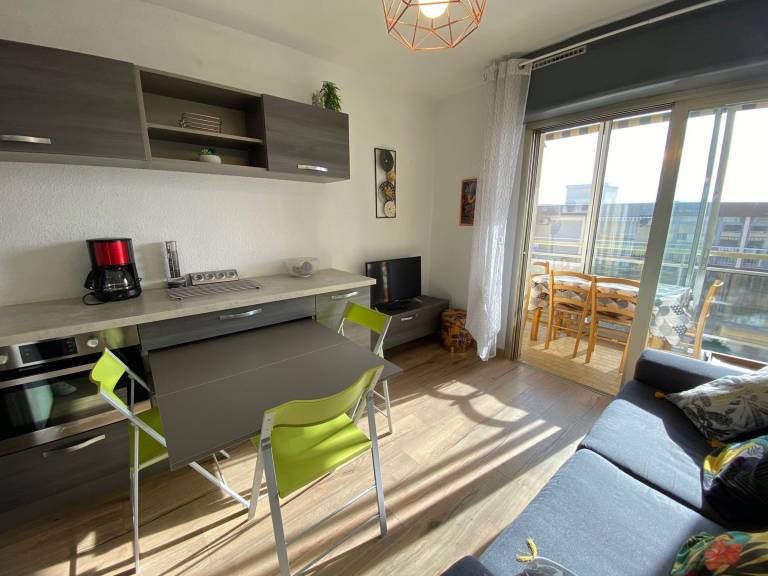 Apartment in Balaruc-les-Bains near pond and spa with loggia, pets allowed — photo 5