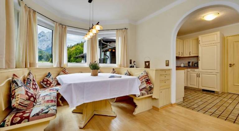 Holiday apartment with pool, jacuzzi & patio | Good for workation | Pets allowed — photo 4