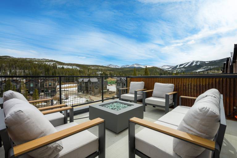 Downtown WP Loft 57 I Rooftop Hot Tub & Lounge I Great Views I Discounted Attractions in Winter Park, CO