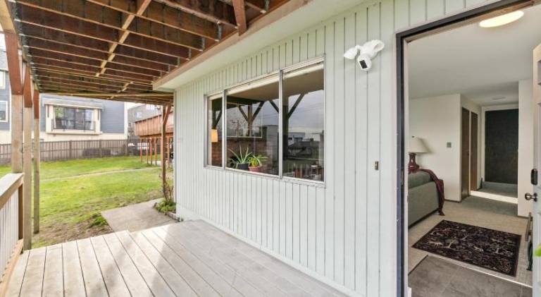 Cozy Hilltop Seattle Stay with Yard & Parking — photo 4