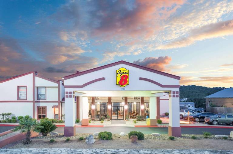 Super 8 By Wyndham Kerrville Tx in Kerrville, TX