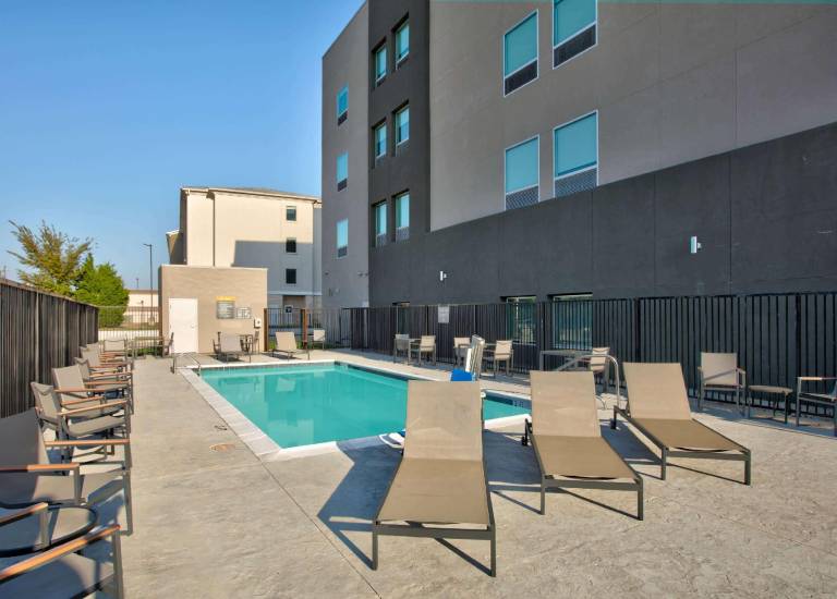 La Quinta Inn & Suites by Wyndham Dallas/Fairpark — photo 4