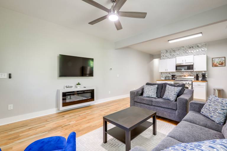 9 Mi to Dtwn ATL: Pet-Friendly Apt w/ Yard in College Park, GA
