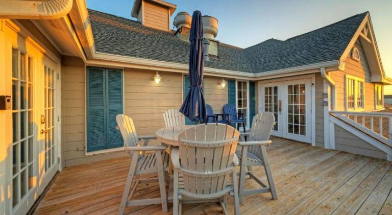 Nice vacation home with patio | Pets allowed in Port Aransas, TX