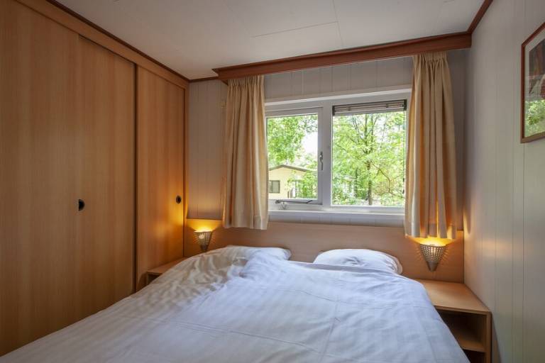 Chalet with terrace, heated pool & garden — photo 3