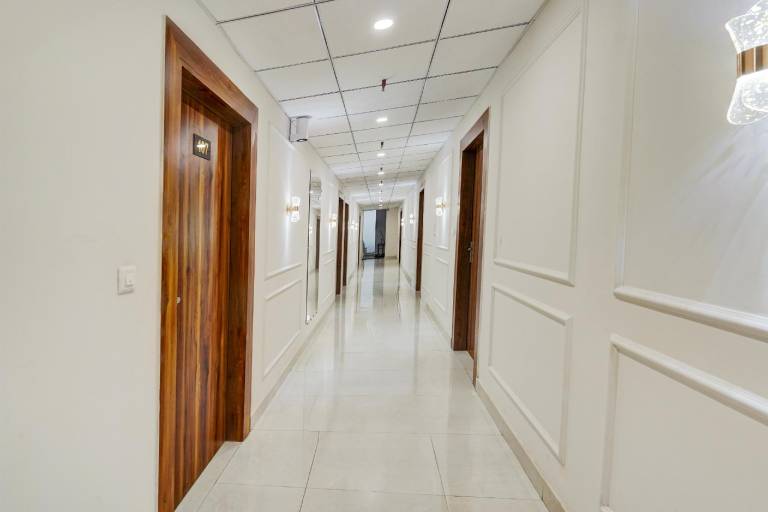 HOTEL O THE ELEGANT Meerut City Junction