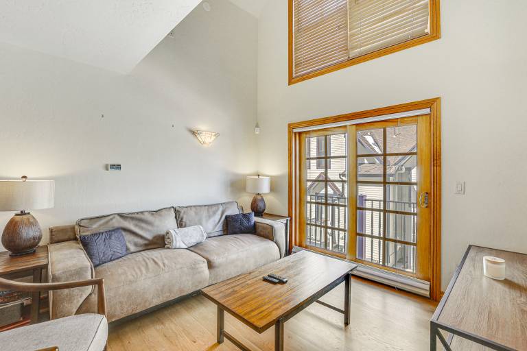 Walk to Ski Gondola: Mtn-View Breckenridge Condo — photo 4