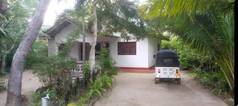 House | Next to the beach | Good for workation | Dogs allowed in Ahangama