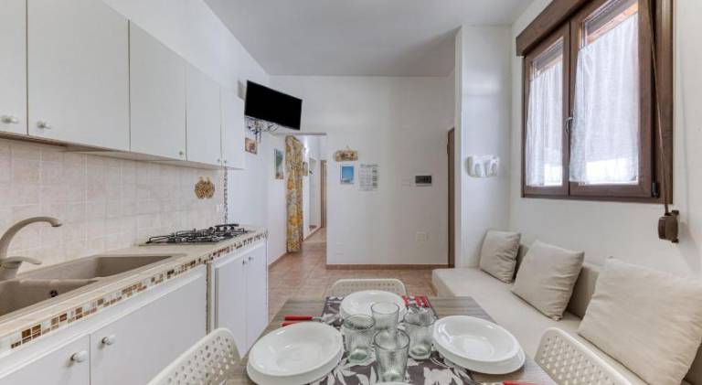 Serviced apartment with garden, patio & barbeque — photo 2