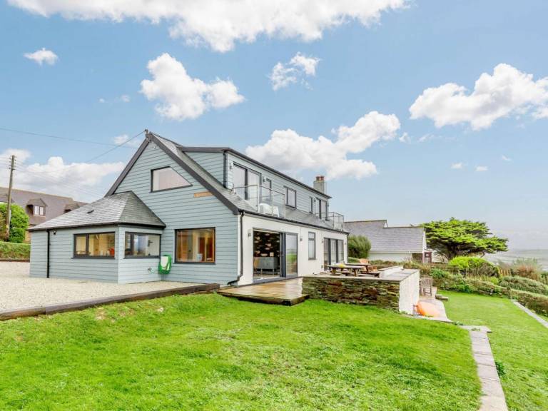 Cottage with BBQ & garden | Water view in Bude