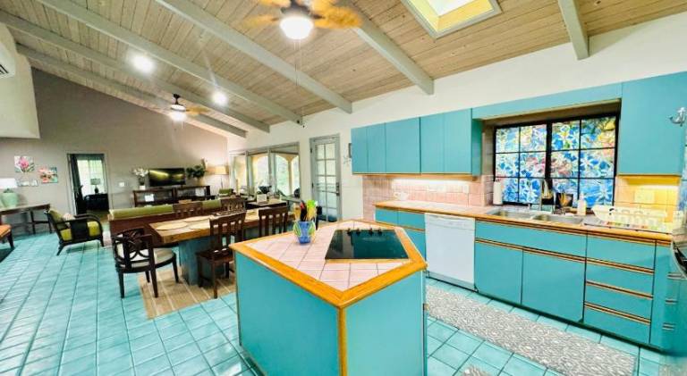 Vacation home with pool — photo 5
