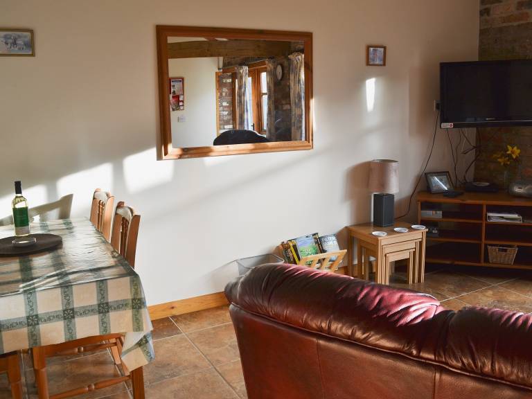 Cottage with garden & grill — photo 2