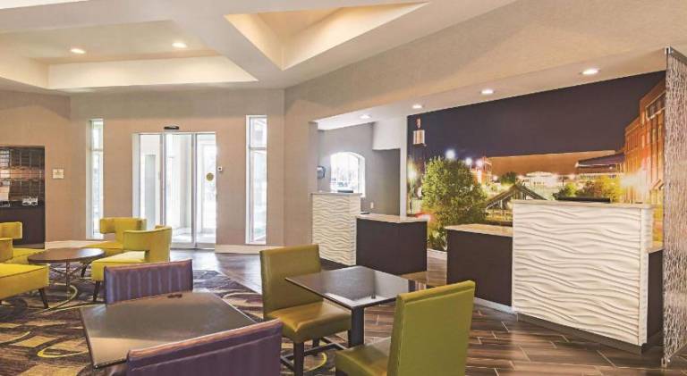 La Quinta Inn & Suites by Wyndham Oklahoma City - NW Expwy — photo 3