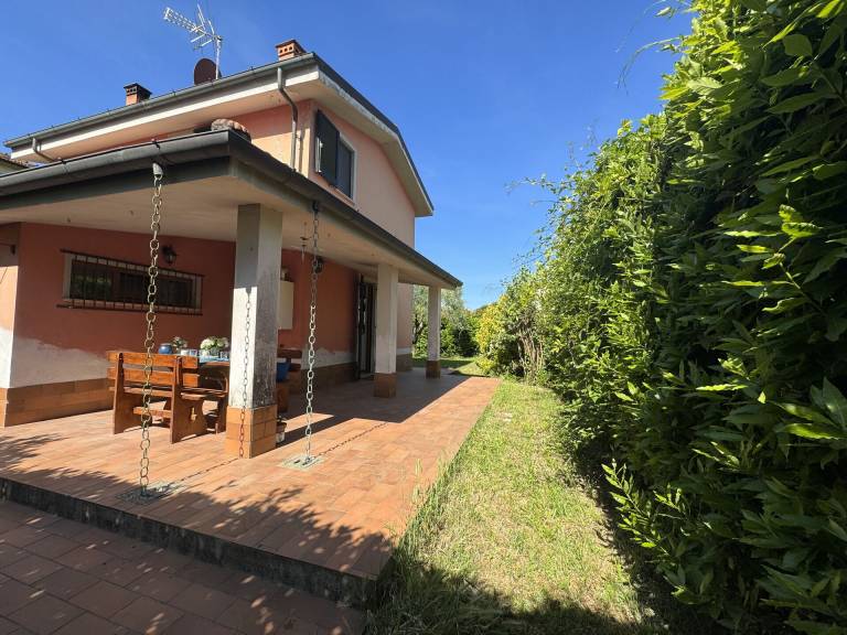 Farm with patio & yard | Panoramic view | Pets are welcome in Lucca
